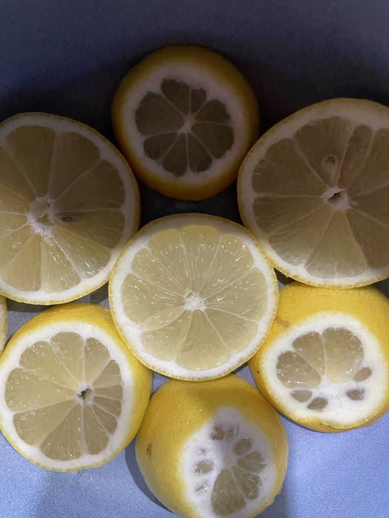 Limones sobre la olla
